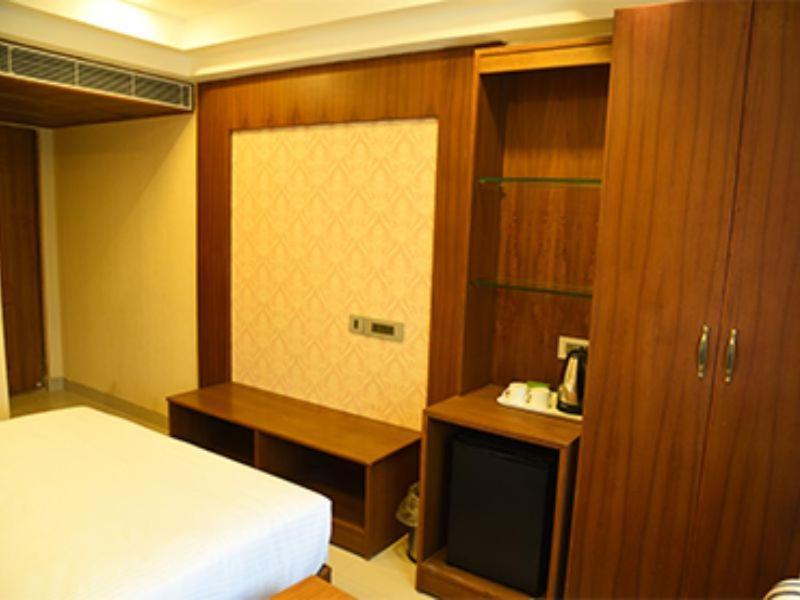 The Vijay Park - Airport Hotel Chennai Exterior photo